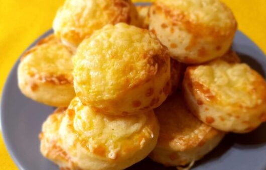 Egyszeru sajtos pogacsa
